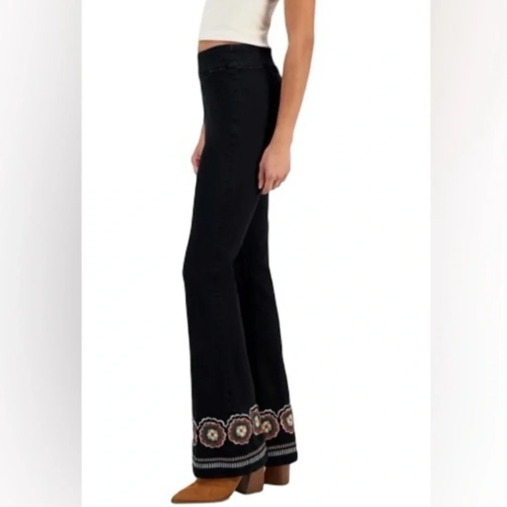 NWT FP x DRIFTWOOD Wyatt pull on stretch flare Embroidered jeans size M